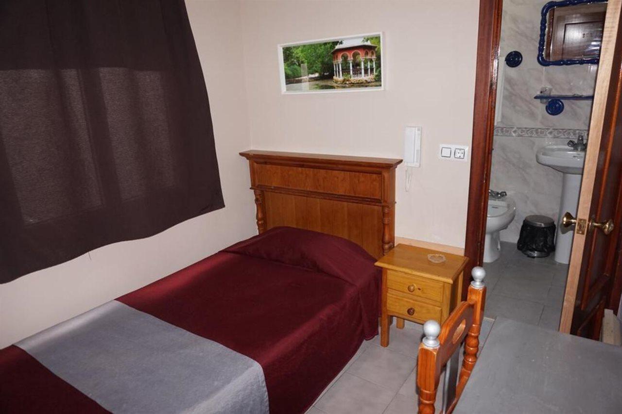 Hostal Alamare Sevilla Bagian luar foto