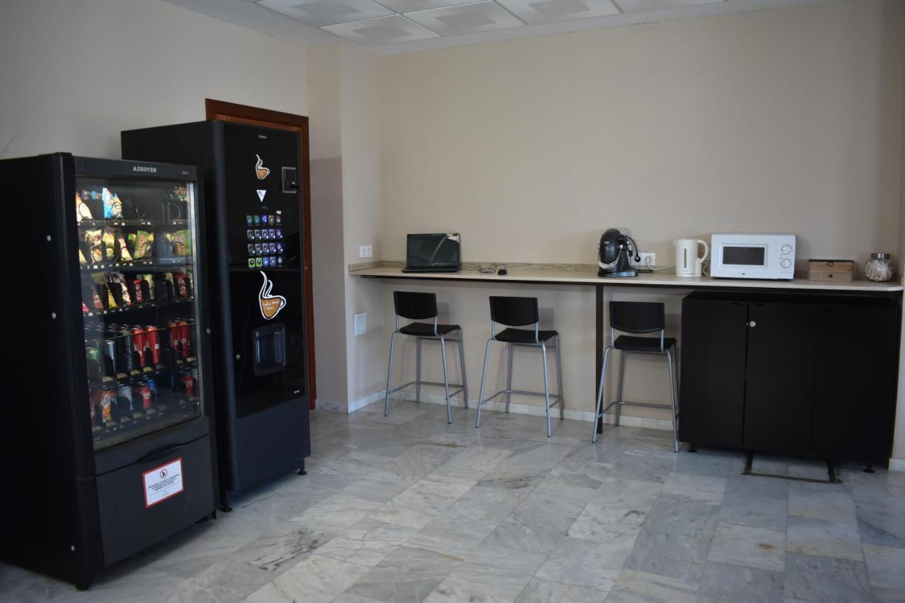 Hostal Alamare Sevilla Bagian luar foto