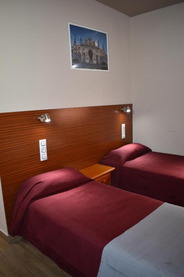 Hostal Alamare Sevilla Bagian luar foto