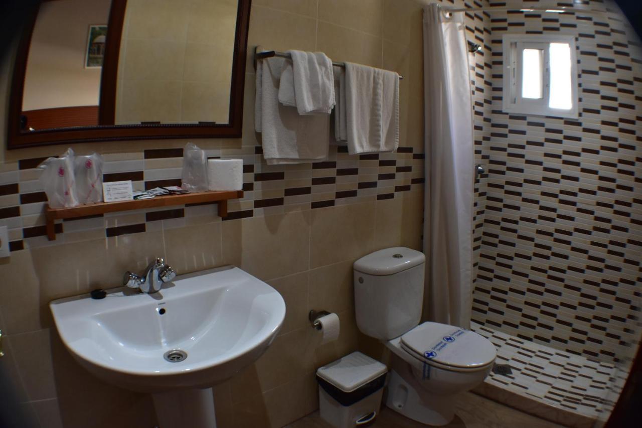 Hostal Alamare Sevilla Bagian luar foto