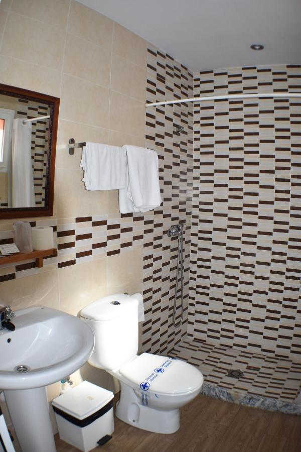 Hostal Alamare Sevilla Bagian luar foto