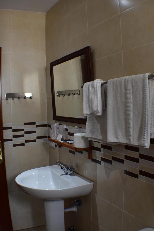 Hostal Alamare Sevilla Bagian luar foto