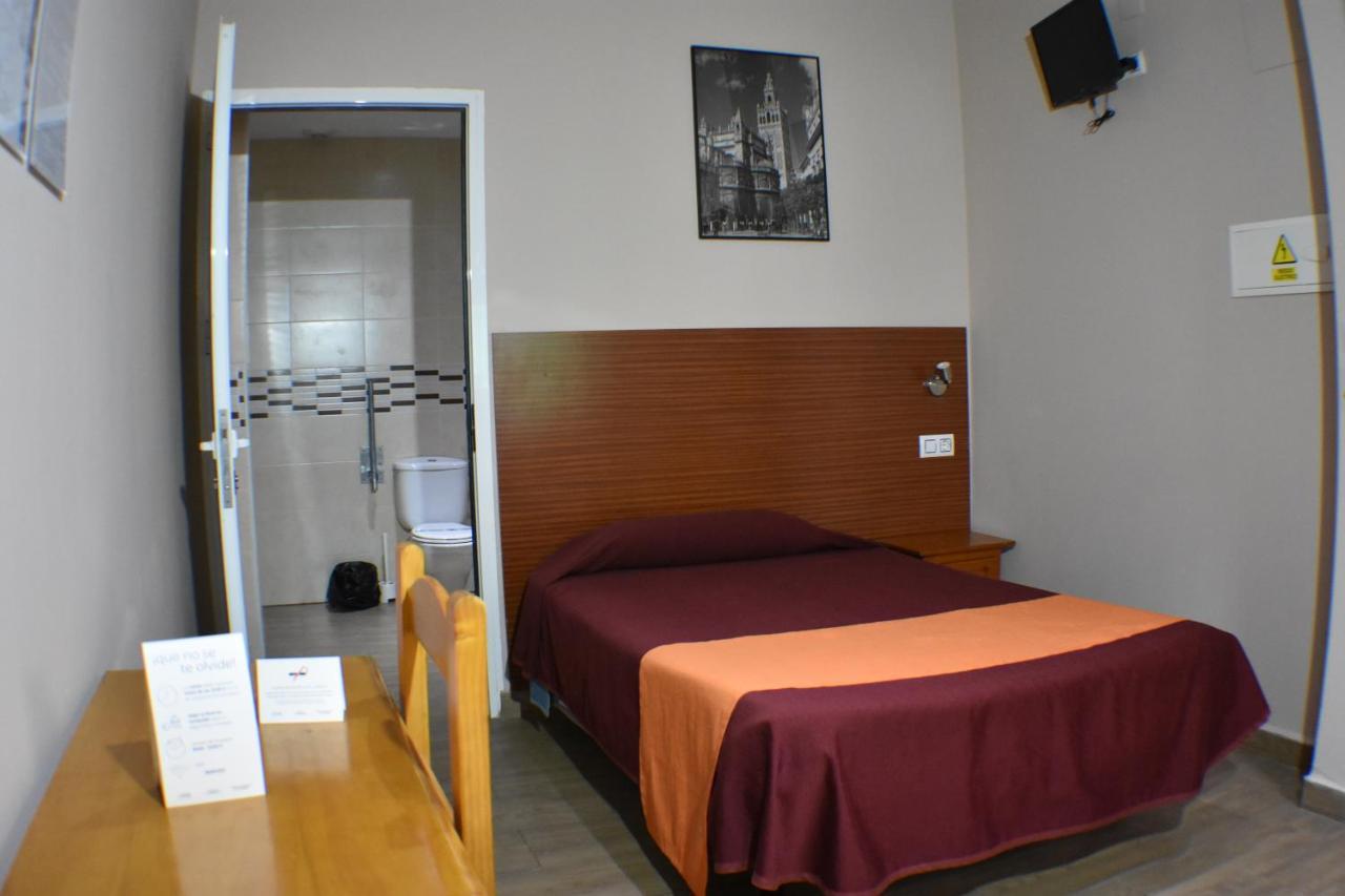 Hostal Alamare Sevilla Bagian luar foto