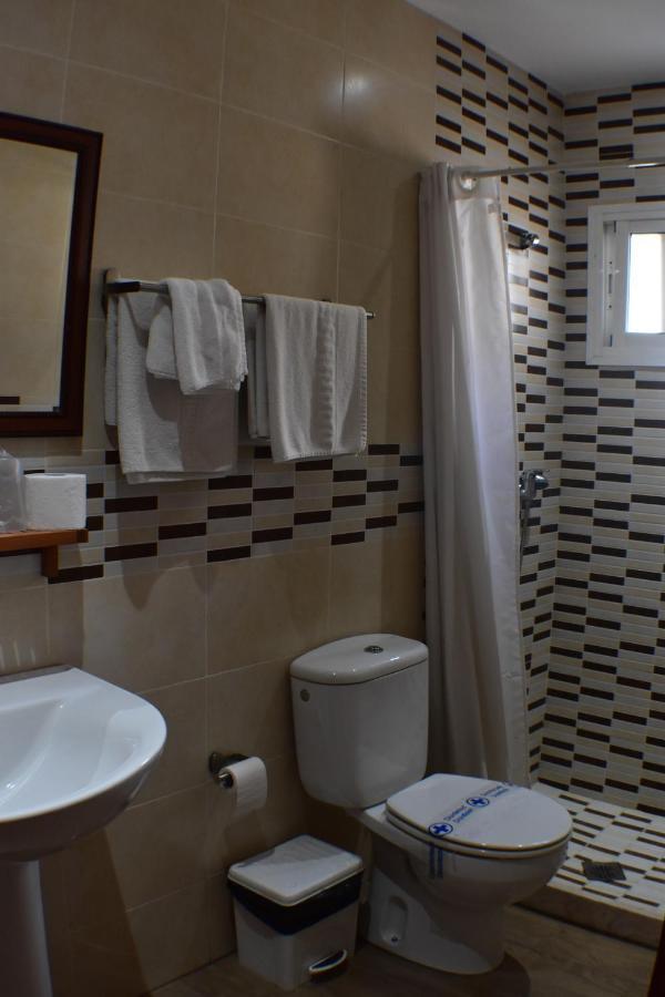 Hostal Alamare Sevilla Bagian luar foto