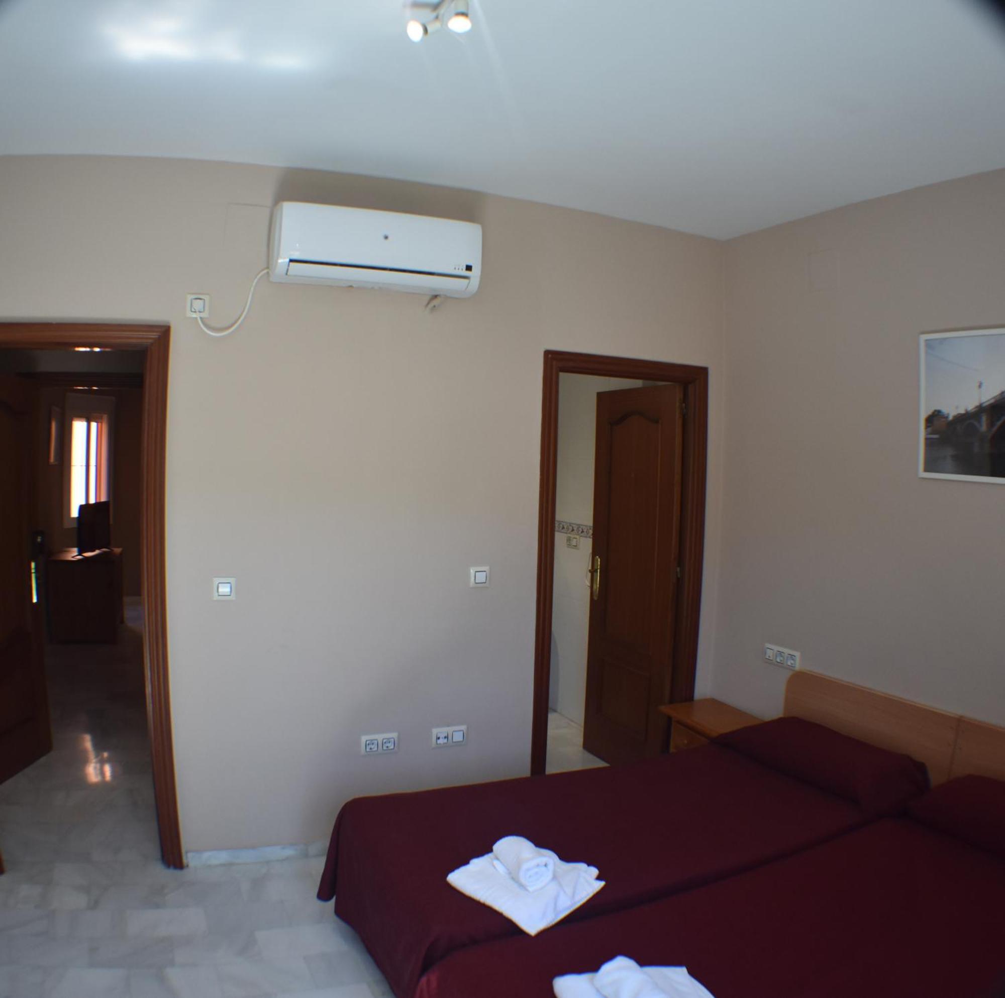 Hostal Alamare Sevilla Bagian luar foto